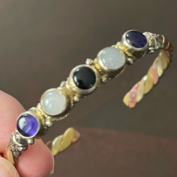 Tibetan Medicine bracelets with gemstones - Picture 2 of 2